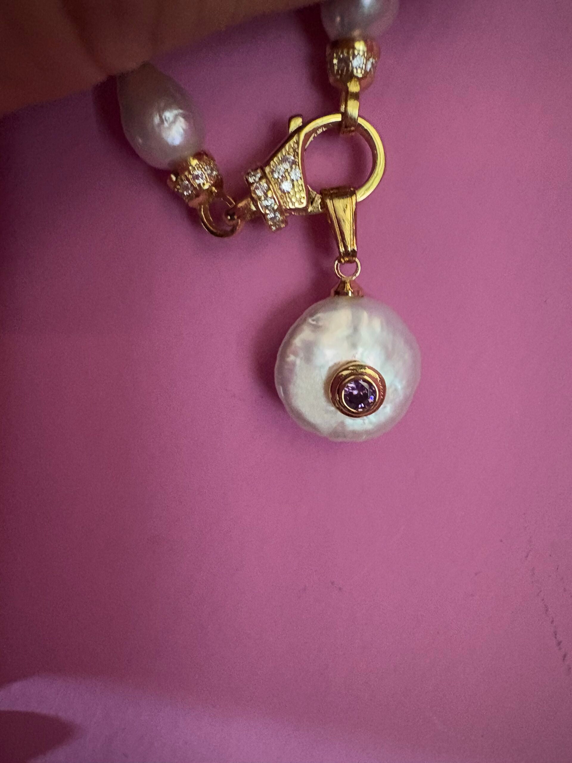 Collana JAIPUR - Perle bianche barocche con pendente perla piatta