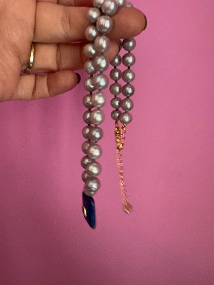 Collana JAIPUR - Perle grey semiround con pendente lapislazzuli