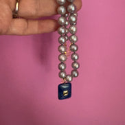 Collana JAIPUR - Perle grey semiround con pendente lapislazzuli