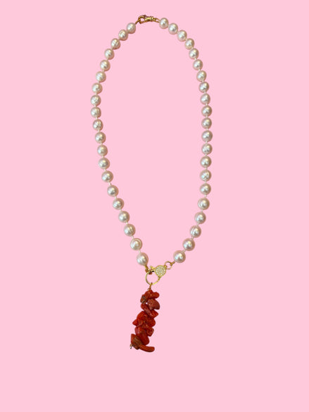 Collezione Mediterranea - Collana perle coltivate con charm corallo rosso naturale