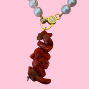 Collezione Mediterranea - Collana perle coltivate con charm corallo rosso naturale