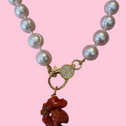 Collezione Mediterranea - Collana perle coltivate con charm corallo rosso naturale