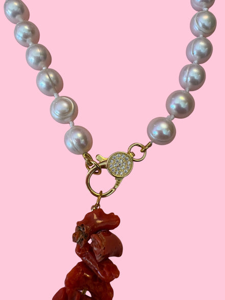 Collezione Mediterranea - Collana perle coltivate con charm corallo rosso naturale
