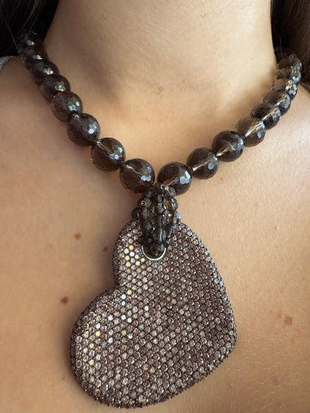 Collana di topazio fumè pendente cuore con pave di zirconi
