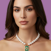Collana MADEMOISELLE  perle coltivate mm 10 con charm verde