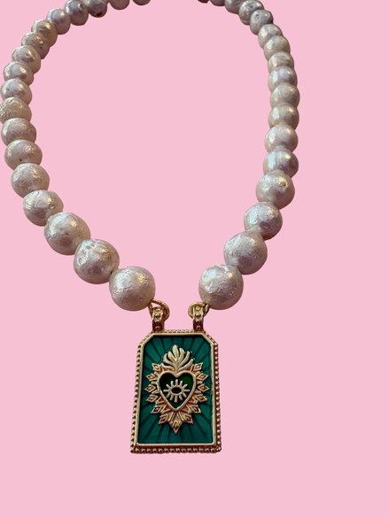 Collana MADEMOISELLE  perle coltivate mm 10 con charm verde