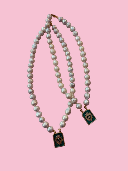Collana MADEMOISELLE  perle coltivate mm 10 con charm verde