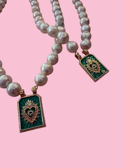 Collana MADEMOISELLE  perle coltivate mm 10 con charm verde