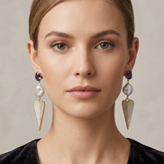 Orecchini  -CUORE allungato con  perle con cristalli burgundy