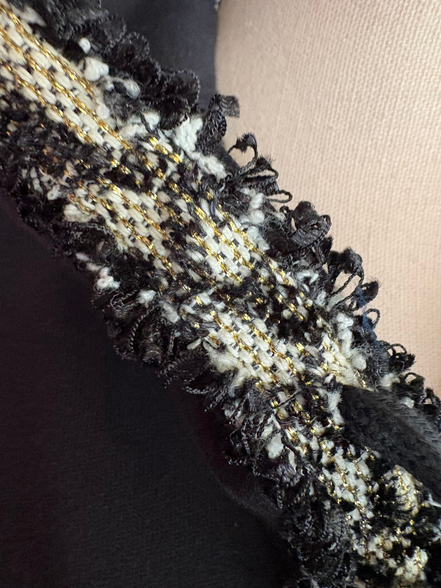Felpa CHANELLINA : Felpa nera  con passamaneria Couture