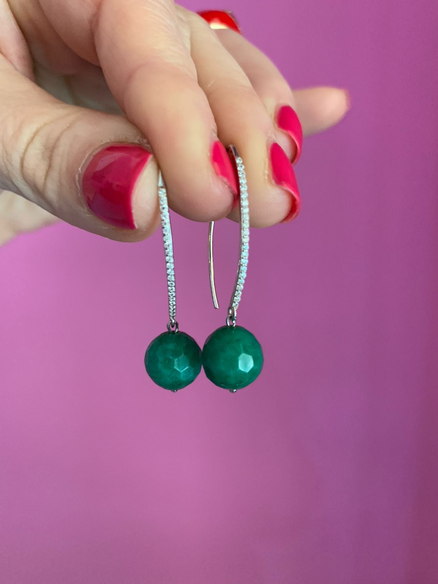 ICONICI – giada verde - sfere e ago lungo rodio con zirconi