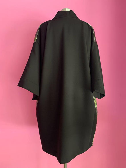 Mishima - Kimono (foderato in raso) in foulé 100% lana con pannello di paillettes floreali sul davanti
