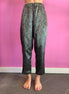 William Shakespeare - Pantaloni con tasche in raso animalier verde con tasche ed elastico in vita