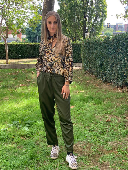 William Shakespeare - Pantaloni con tasche in raso verde con tasche ed elastico in vita