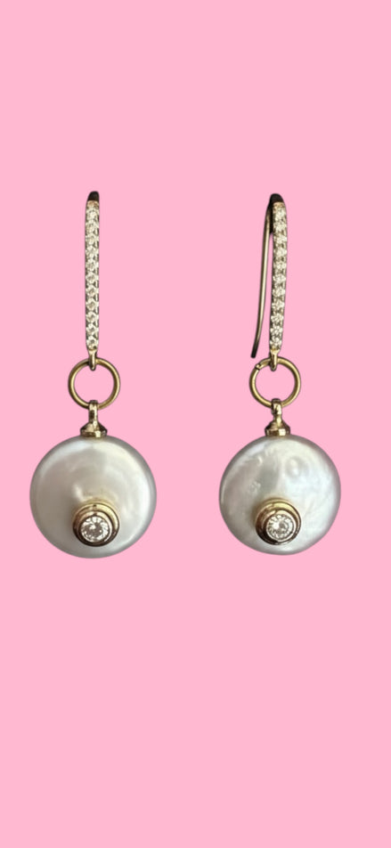 Orecchini  Collezione JAIPUR- perla piatta e zirconi incastonati