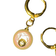 Orecchini  Collezione JAIPUR- anellina con perla piatta e zirconi incastonati