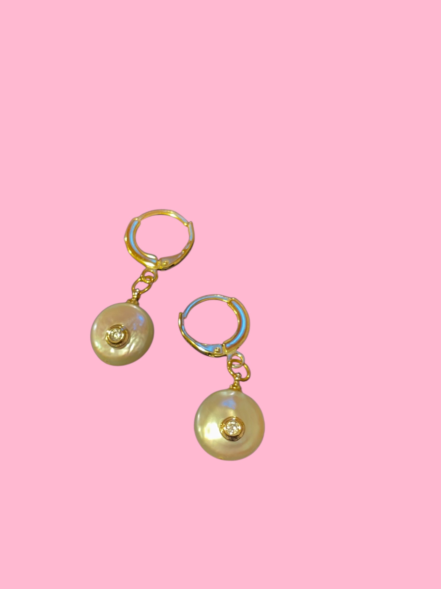 Orecchini  Collezione JAIPUR- anellina con perla piatta e zirconi incastonati