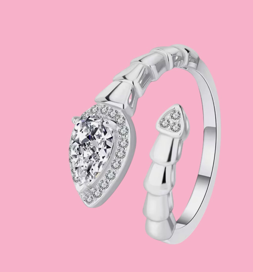 Anello Snake in Argento 925 e Moissanite Taglio Pera (1ct) regolabile