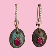 Orecchini  Collezione JAIPUR- labradorite e ruby incastonata