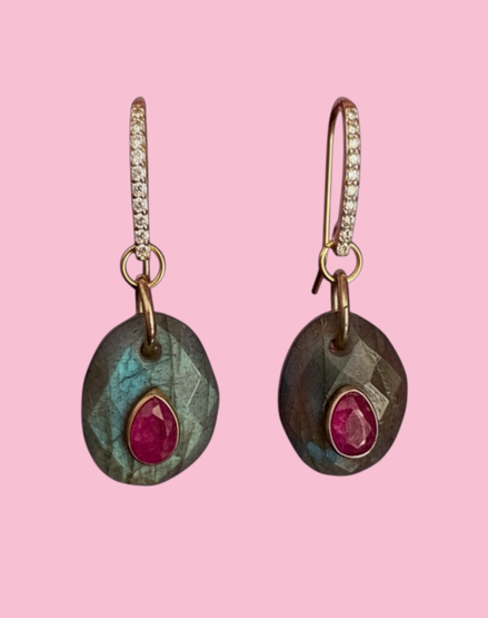 Orecchini  Collezione JAIPUR- labradorite e ruby incastonata