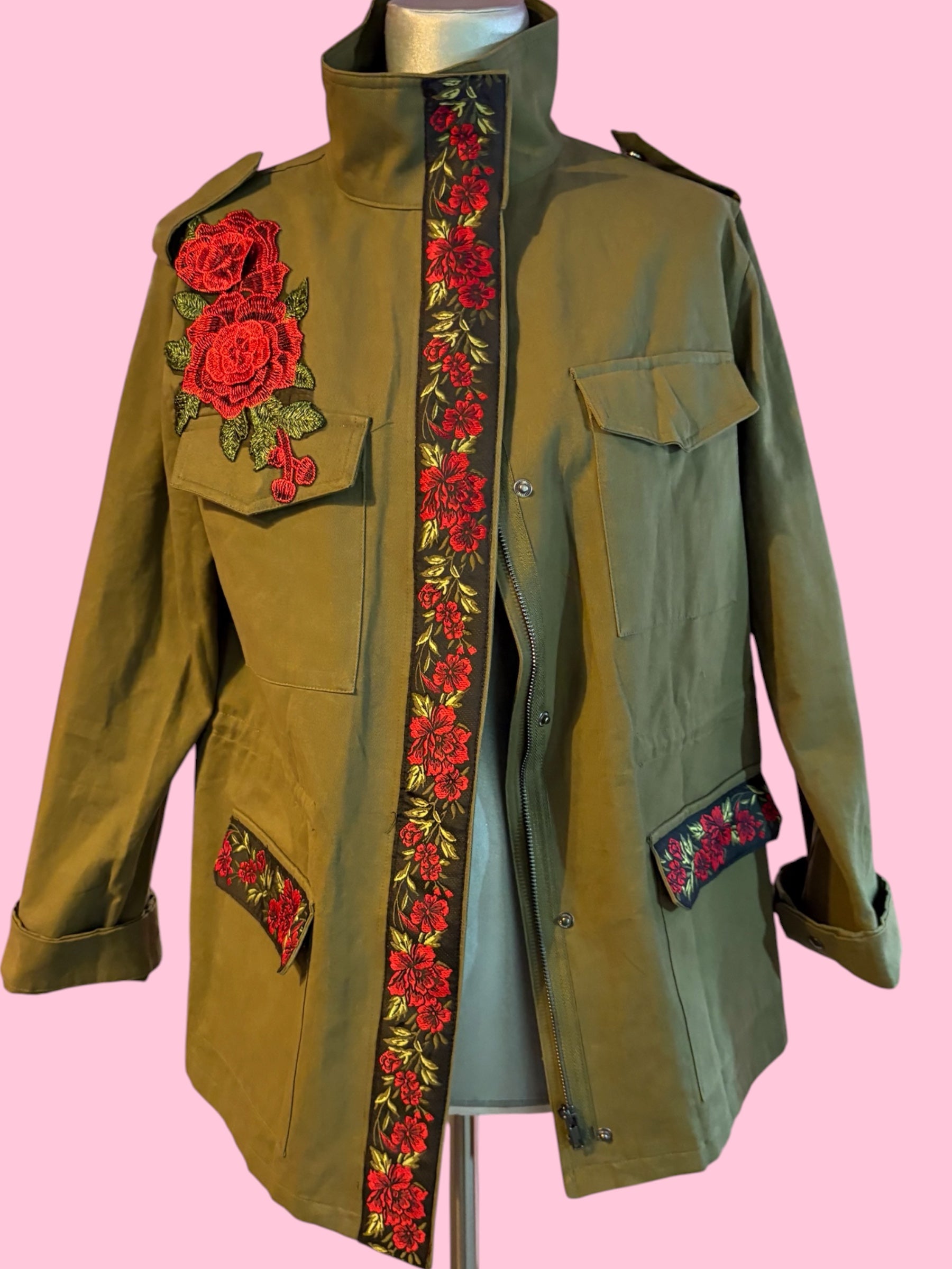 Flower jacket - verde militare 100% cotone con passamaneria Couture rose rosse