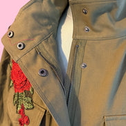 Flower jacket - verde militare 100% cotone con passamaneria Couture rose rosse
