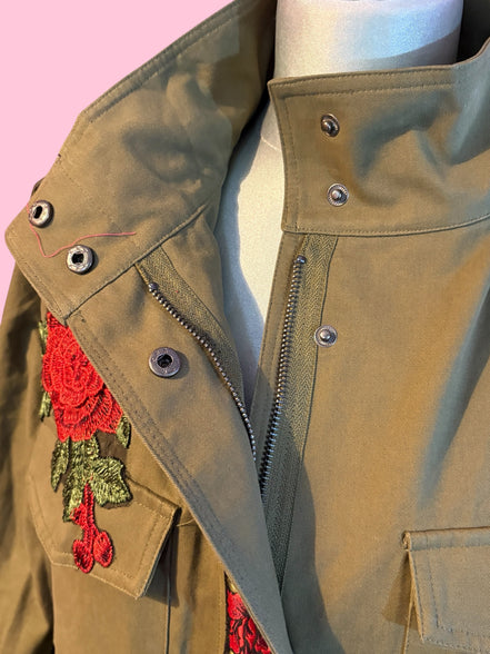 Flower jacket - verde militare 100% cotone con passamaneria Couture rose rosse
