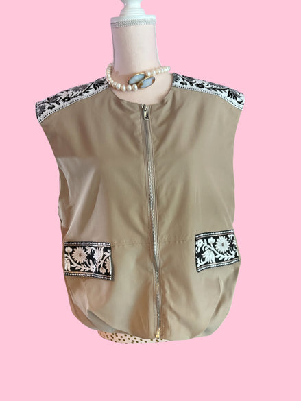 Flower Gilet sabbia con passamaneria Couture