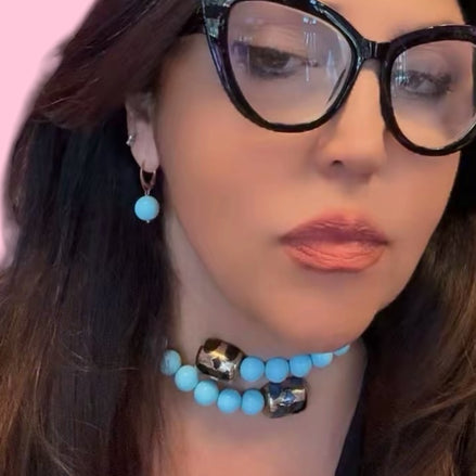 INCANTEVOLE -  OCEANO Chocker flessibile turchese contrarié con terminali lapislazzuli