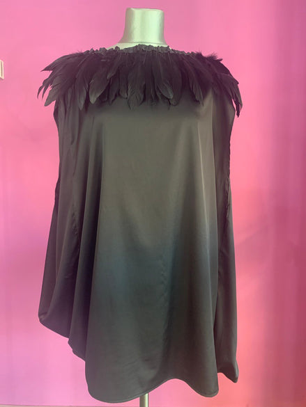 PLUMAGE Poetica - Abito a palloncino in raso nero con piume di struzzo sul collo