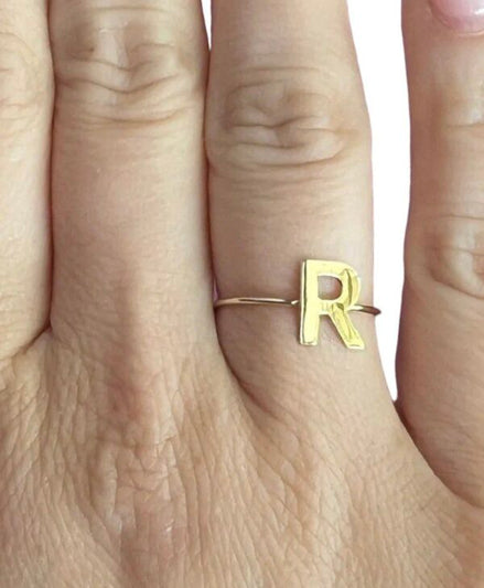 SMART – Anello regolabile con iniziale in oro 18 kt