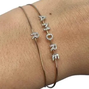 Bracciale rigido oro 18 kt con diamanti con iniziale personalizzabile