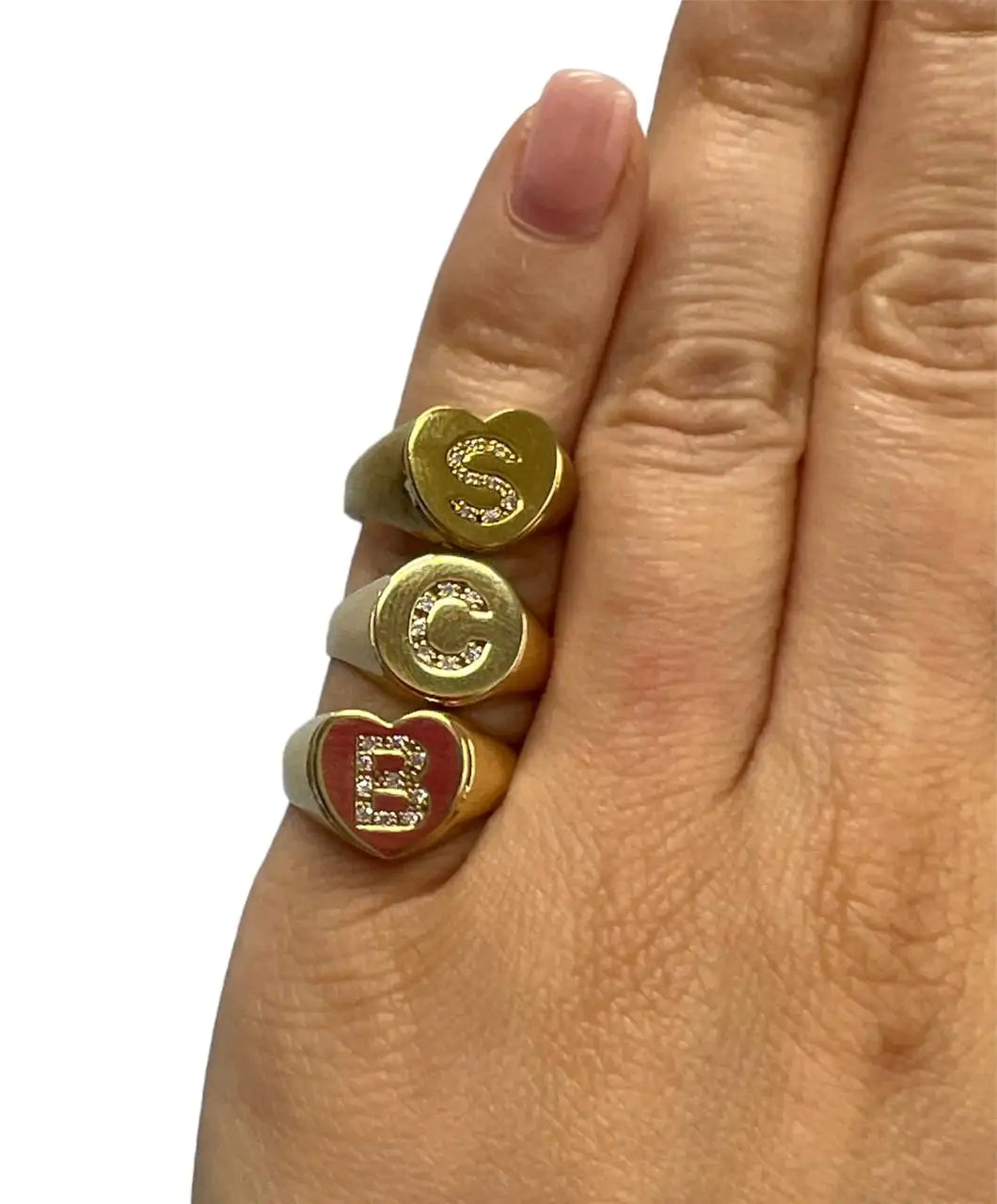 AMORISSIMO Anello chevalier cuore in oro 18kt con lettera di brillanti