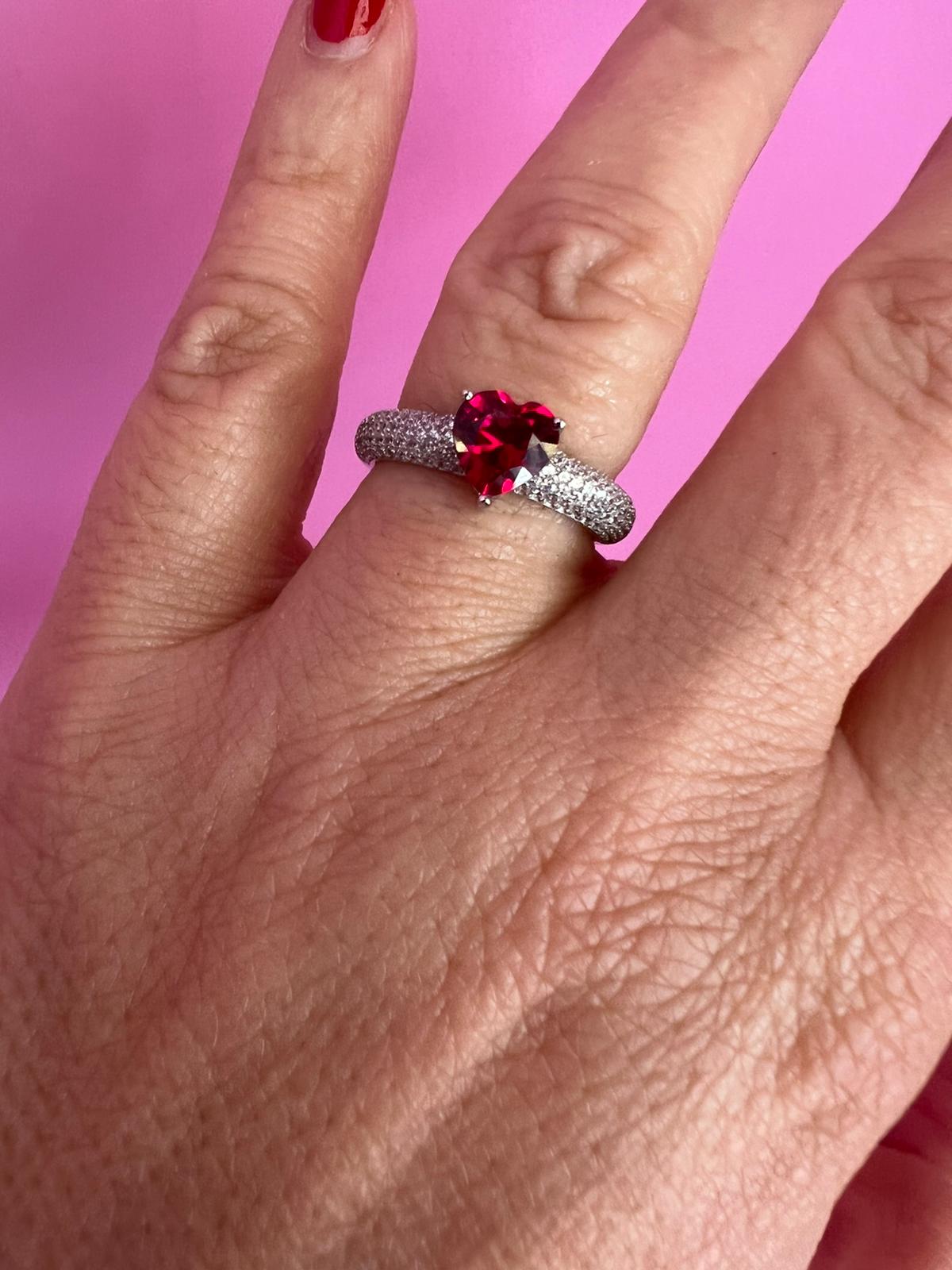 Anello MON COEUR rodio con zirconi bianchi/rubino