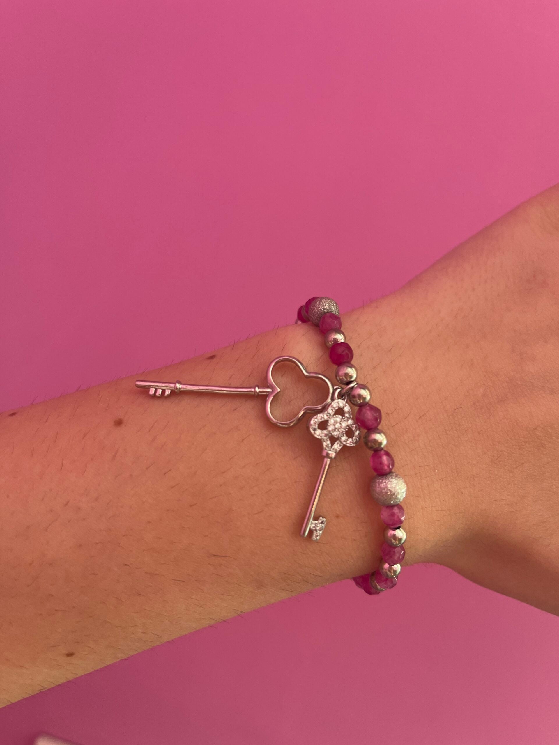 NODINI - Bracciale con giada fucsia e chiavi