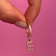 Monorecchino lettere e zirconi oro rosa