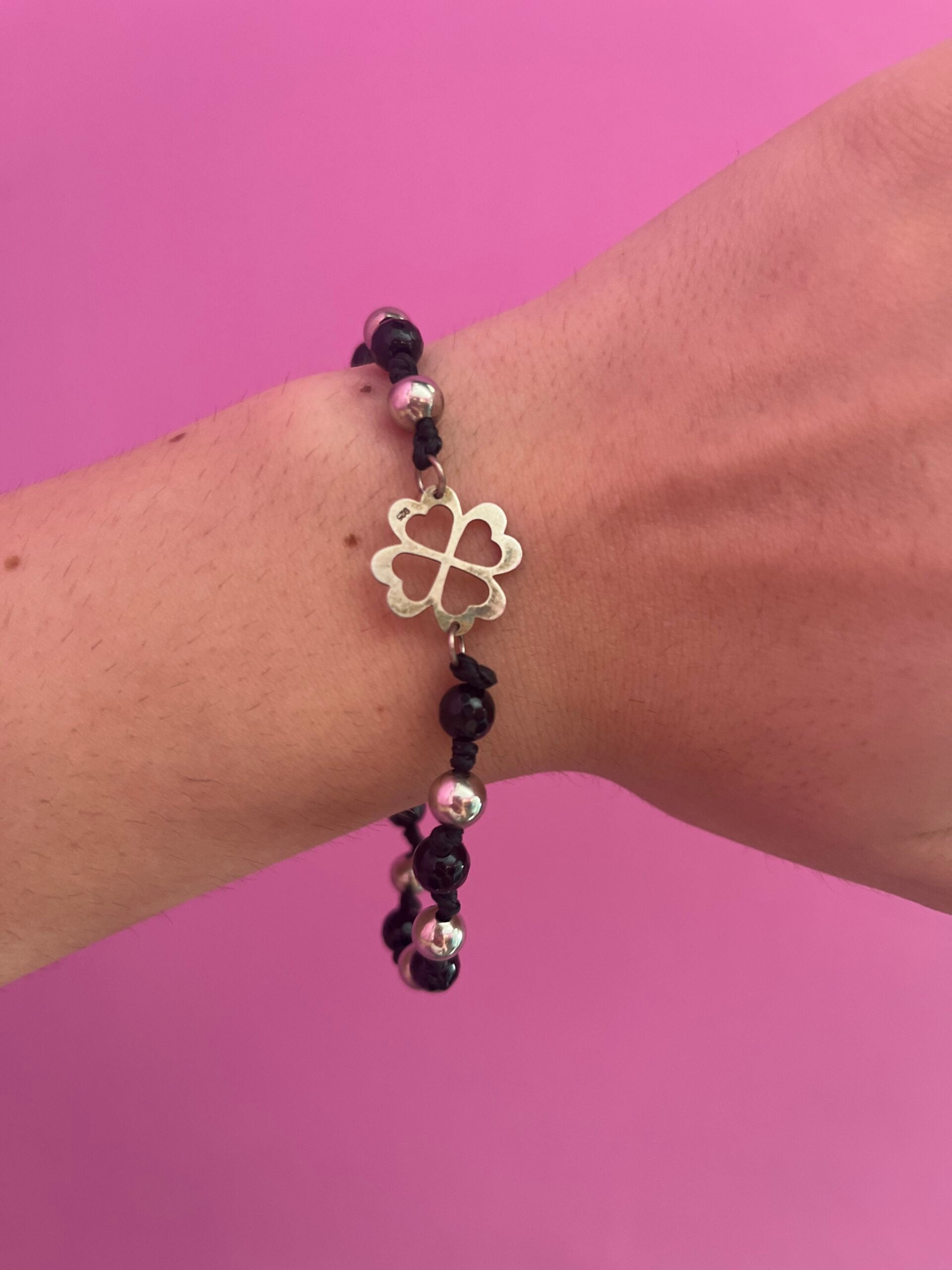 NODINI - Bracciale con onice e quadrifoglio