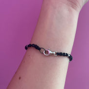 NODINI - Bracciale con onice e quadrifoglio con zirconi