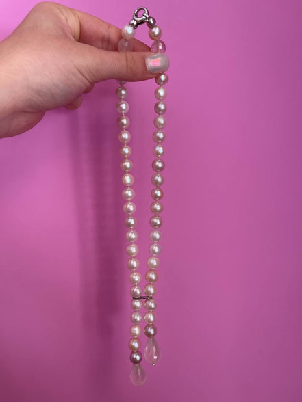 LILY Collana con perle rosa e gocce di quarzo rosa