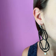 Collezione Arabesque- Orecchini spinello nero e perla coltivata