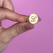 Freedom – Anello Chevalier con lettera oro 18kt e argento 925