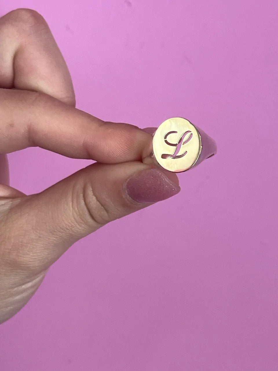 Freedom – Anello Chevalier con lettera oro 18kt e argento 925