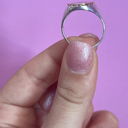 Freedom – Anello Chevalier con lettera oro 18kt e argento 925