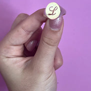 Freedom – Anello Chevalier con lettera oro 18kt e argento 925