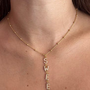 COLLIER CON CHARMS LETTERE VERTICALI Argento 925 Placcato Oro 18kt & Zirconi Scintillanti