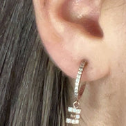 Mono orecchino anellina in argento 925 oro rosa con lettera e zirconi