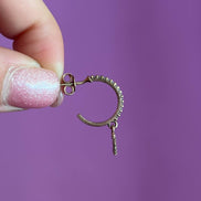 Mono orecchino anellina in argento 925 oro rosa con lettera e zirconi