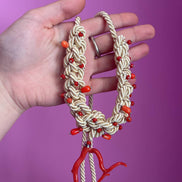 Choker Couture Intreccio – Corallo Rosso e Seta Écru