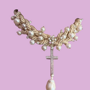 Collana / Choker Collezione Intreccio in Seta Écru con Perle Barocche e Pendente Croce in Argento 925 e Zirconi