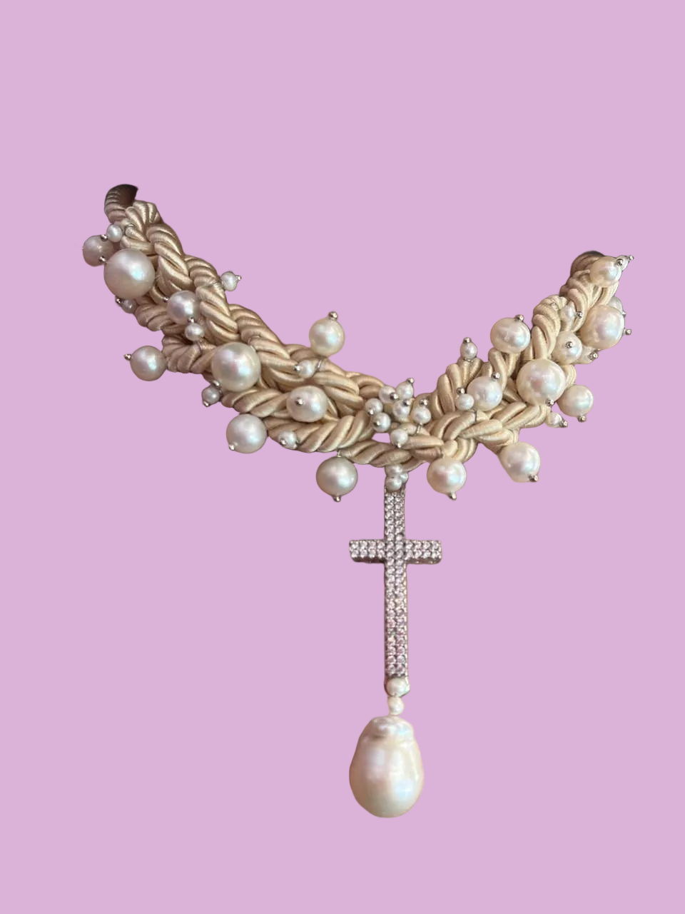 Collana / Choker Collezione Intreccio in Seta Écru con Perle Barocche e Pendente Croce in Argento 925 e Zirconi